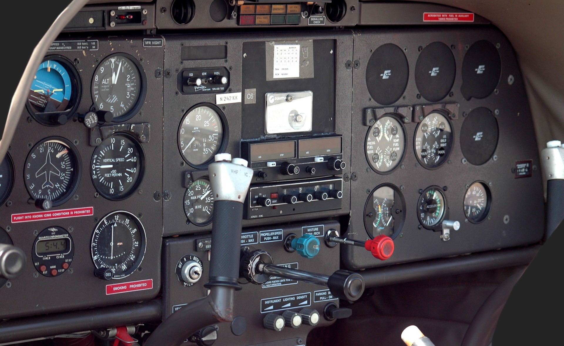 ¿Por qué el piloto automático en aviones ha tenido más aceptación que los coches autónomos?