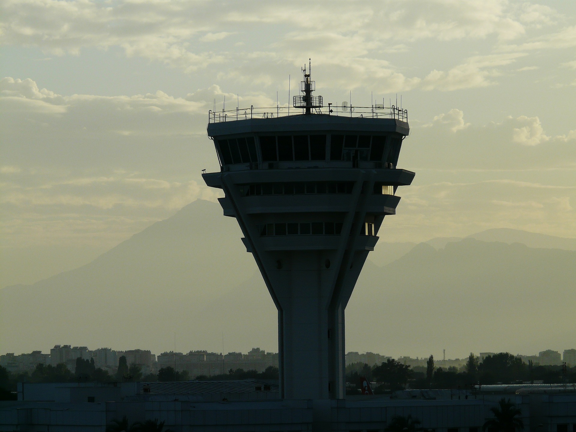 ¿Por qué se han realizado cambios en la seguridad aérea?