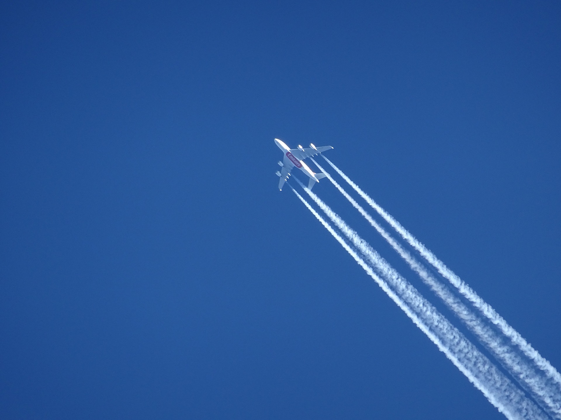 ¿Por qué un avión comercial no podría ir al espacio? ¿Cómo funciona el motor de un avión y los cohetes?