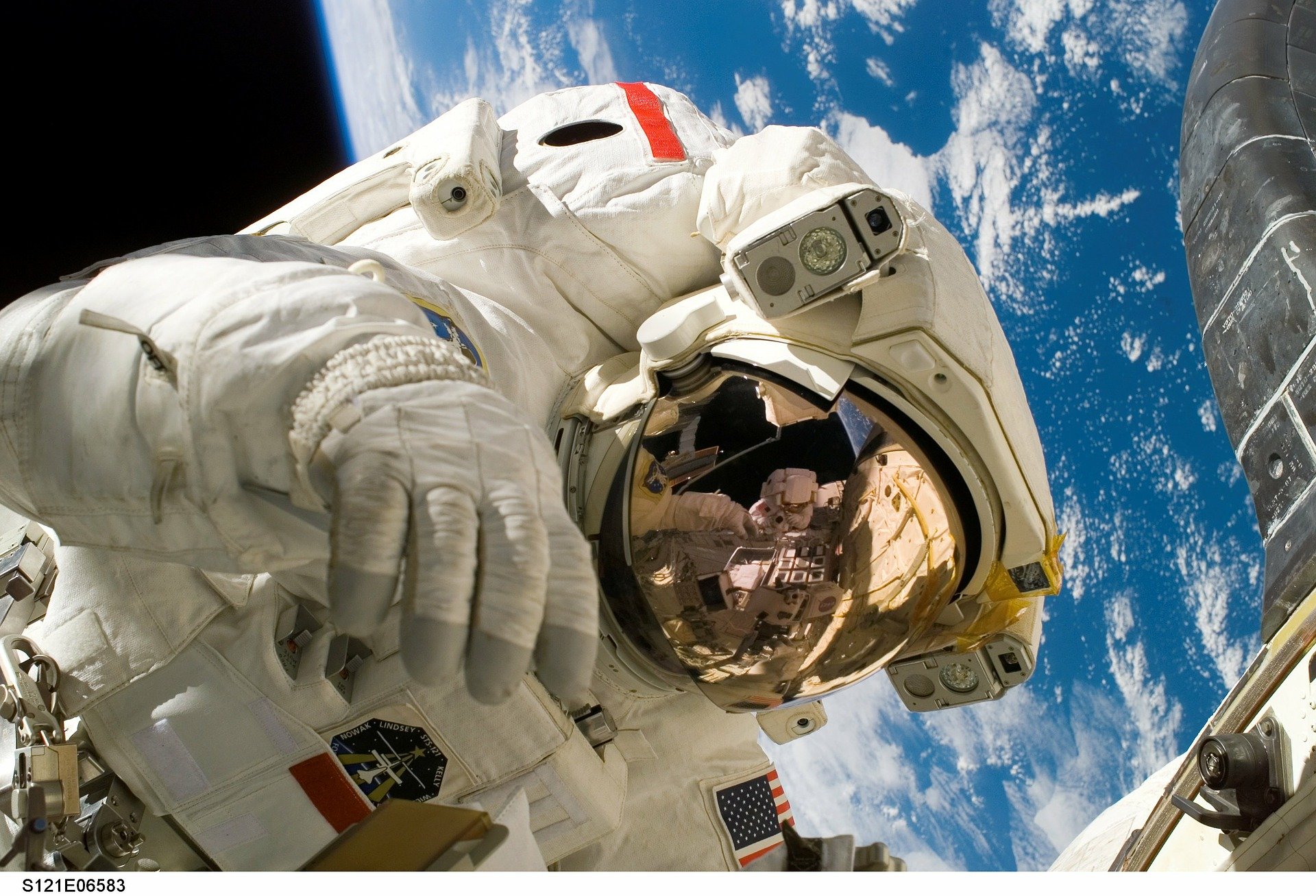 5 astronaut tips to overcome isolation and social distancing