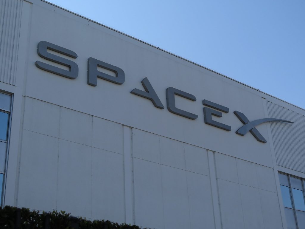 SpaceX will develop missile tracker satellites