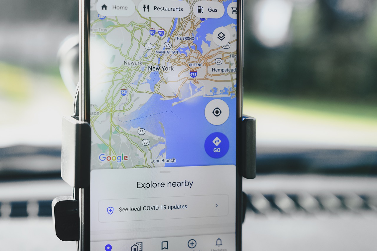 Google Maps will guide people into airports and travel stations